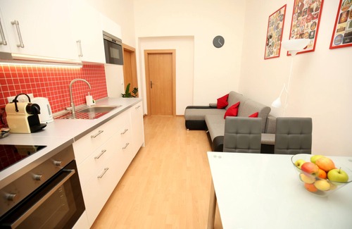Prague 2 Appartement | Central King Bed Free Parking AC Balcony