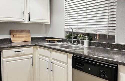 Paradise Maison | Central Las Vegas Modern Townhouse Near Strip