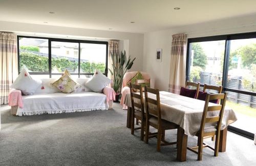 Oamaru Maison | Central located new build 3 bed rooms entire house