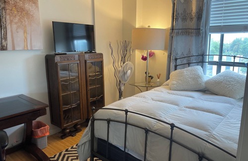 Richmond Maison | Central location in the city. Close to transportation, mall, pool and more.