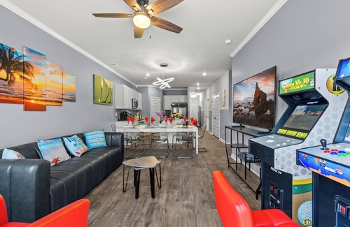 Myrtle Beach Maison | Central location Modern Lakefront 2 king-Suite 3 Bedroom 3 Full Bathroom