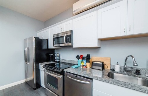 Allegheny-West Appartement | Central Location Suite - Walkable Entertainment