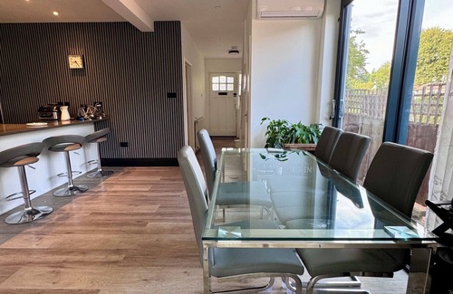 Fortis Green Maison | 3 minutes tube station, Central London Modern Family Home