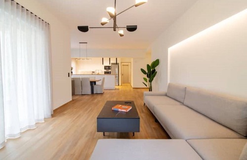 Amarousion Copropriété | Central Marousi 3BR Gem