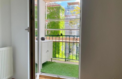 Himmelpfortgrund Appartement | Central & Modern Apartment with Balcony