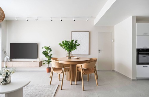 Kiryat HaLeom Appartement | Central modern JLM 3BR suite with a private Parking and a Balcony