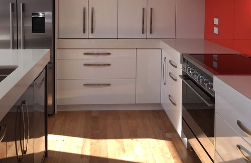 Kawaha Point Maison | CENTRAL, MODERN, MAGNIFICENT LAKE VIEW, 3 BATHROOMS. SLEEPS 10. PET FRIENDLY.