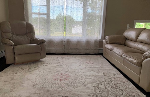 Cornwall Maison | Central PEI location minutes to golf and beaches.