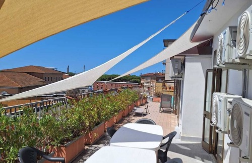 Pisa City Centre Appartement | 🇮🇹 Central Penthouse with Panoramic Terrace – Walk to Pisa Station & City cent