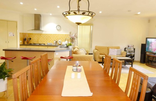 Sunshine North Maison | Commodité spacieuse et moderne 5BR, 4 bains, 16 invités | 10-20% de réduction sur les séjours de longue duréez