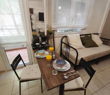 Larissa Appartement | Central Petite Hideaway with Balcony- Near Station