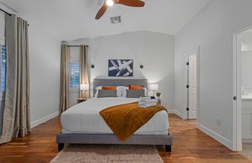 Camelback East Maison | Central Phx Cottage With Free Private Heated Pool!