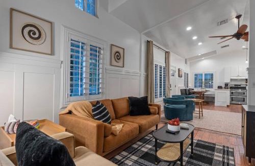 Camelback East Maison | Central Phx Cottage With Free Private Heated Pool!