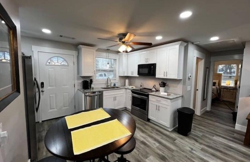 Lebanon Maison | Central Retreat C, NEW Family and Pet Friendly