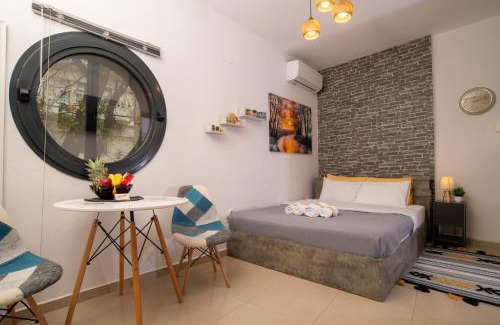 Edessa Appartement | Central & Riverfront Room 1
