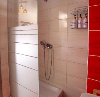 Edessa Appartement | Central & Riverfront Room 1