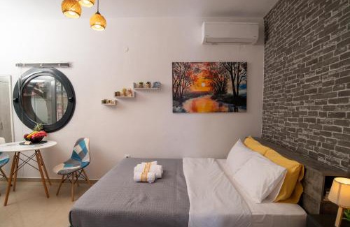 Edessa Appartement | Central & Riverfront Room 1