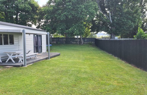 Rotorua Maison | Central Rotorua house with garden flat. Huge back yard, trampoline and fireplace