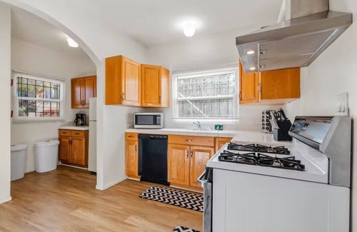 Middletown Appartement | Central San Diego 2BD/1BTH w/ Hilltop View of the Bay