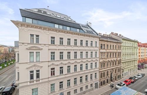 Himmelpfortgrund Appartement | Central & Spacious 2 BR Apartment