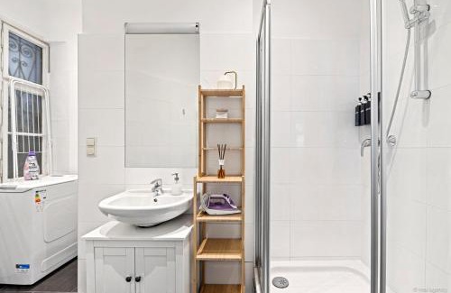 Himmelpfortgrund Appartement | Central & Spacious 2 BR Apartment