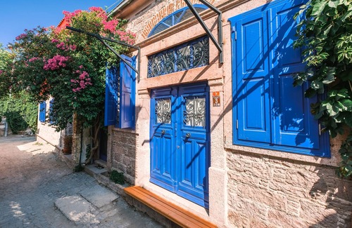 Ayvalik City Center Maison | Central Stone Loft - 2 mins Beach - 5 mins Marina