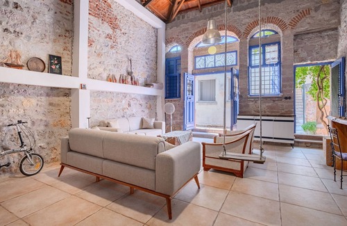 Ayvalik City Center Maison | Central Stone Loft - 2 mins Beach - 5 mins Marina