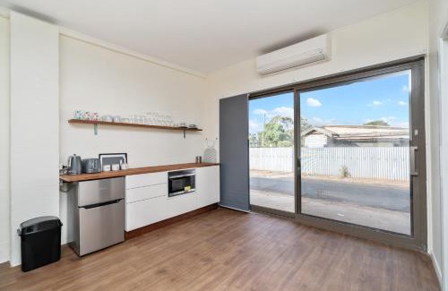 Temora Appartement | Central Studio - 290A Little Baker