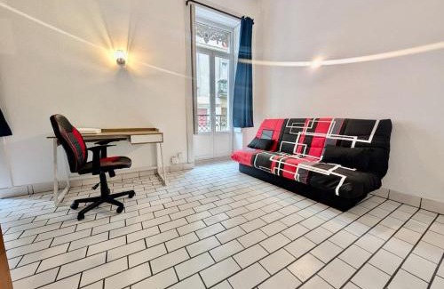 Quartier Chorier-Berriat Appartement | Central Studio - Alsace Lorraine & Train station - Prime Location Near All Amenities