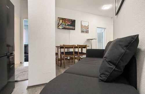 Rathaus Appartement | Central Stuttgart 3BR – 12 Pax