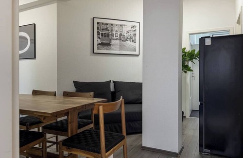 Rathaus Appartement | Central Stuttgart 3BR – 12 Pax
