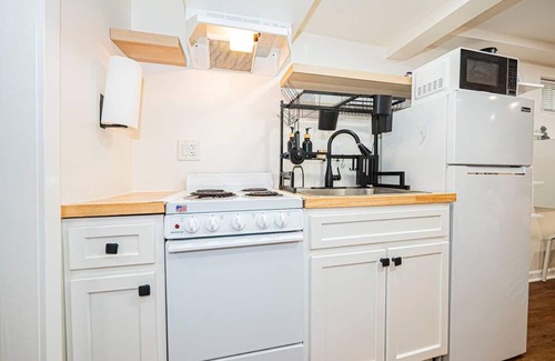 Deanwood Maison | Central & Stylish 1 BR Retreat in DC Near Downtown