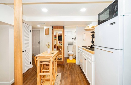 Deanwood Maison | Central & Stylish 1 BR Retreat in DC Near Downtown