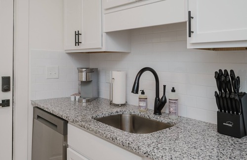 Civil Rights Historic District Copropriété | Central Suite D - 2 Bedrooms/King Bed/Parking