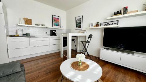 Radvan Appartement | Central Suites Bystrica 2 I 24hr Self Check-in l Free Wi-Fi & Parking