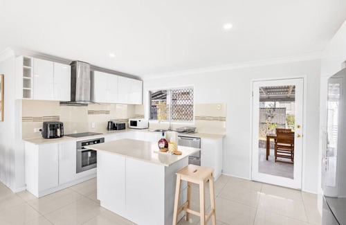 Sunnybank Maison | Central Sunnybank 4 Bedrooms Home, Family Friendly