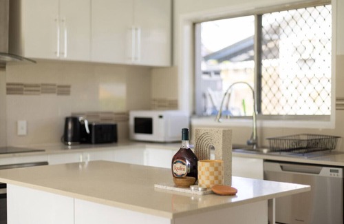 Sunnybank Maison | Central Sunnybank 4 Bedrooms Home, Family Friendly
