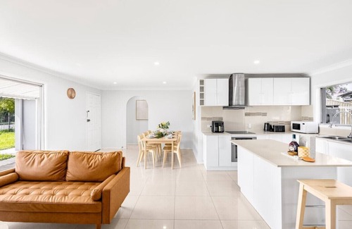 Sunnybank Maison | Central Sunnybank 4 Bedrooms Home, Family Friendly