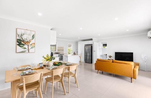 Sunnybank Maison | Central Sunnybank 4 Bedrooms Home, Family Friendly