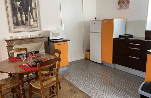 La Roche-Posay Appartement | Charmant T2 central avec WIFI, à 15 min des Thermes, parking gratuit, lave-linge et sèche-linge communs