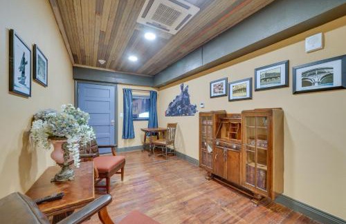 Texarkana Appartement | Central Texarkana Studio Rental with Railroad Views!