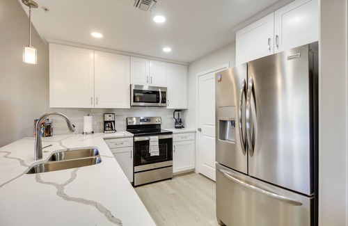 Tucson Copropriété | Central Tucson Condo w/ Community Pool + Hot Tub!