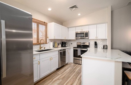 Avondale Maison | Central Tucson Remodeled Townhome