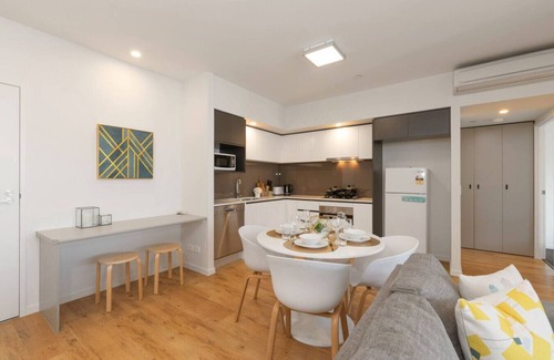 South Brisbane Appartement | Central Unit w/ Modern Design, Close to Everything