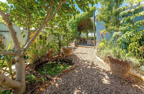 Castlemaine Maison | Central View Eco Home