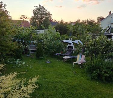 Umea Appartement | Centrala stan- 2-rums Gästsvit, perfekt för kollegor som önskar separata rum