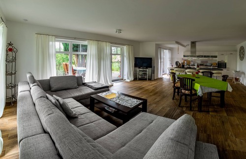 Sehlen Appartement | Centrally located, quiet apartment with terrace and garden