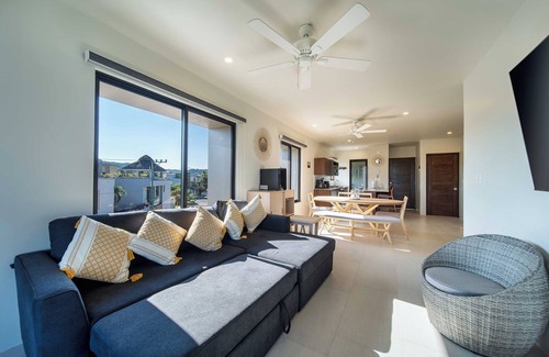 Crucecita Copropriété | Centrally located with private rooftop terrace and private plunge pool!