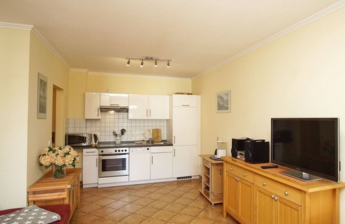 Binz Appartement | Centrally located 2-room vacation apartment with balcony - Villa Laetitia FeWo 16
