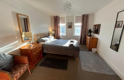 Wick Appartement | Centrally located 2 bed modern flat with harbour views
